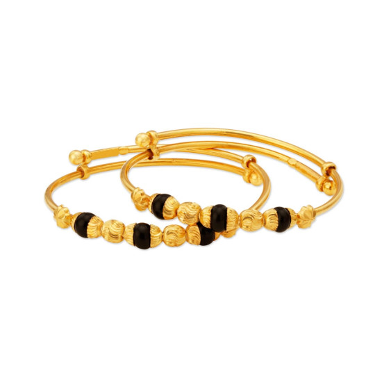 PAIR OF 22KT YELLOW GOLD BRACELETS WITH BLACK BEADS